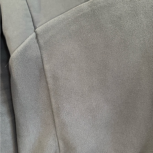 FIGS Women’s On-Shift Fleece Jacket in Deep Charcoal (small) - Picture 5 of 7